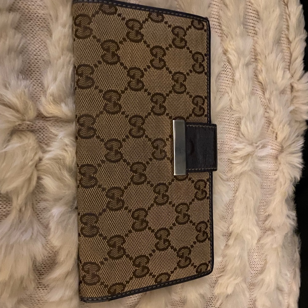 Gucci long wallet